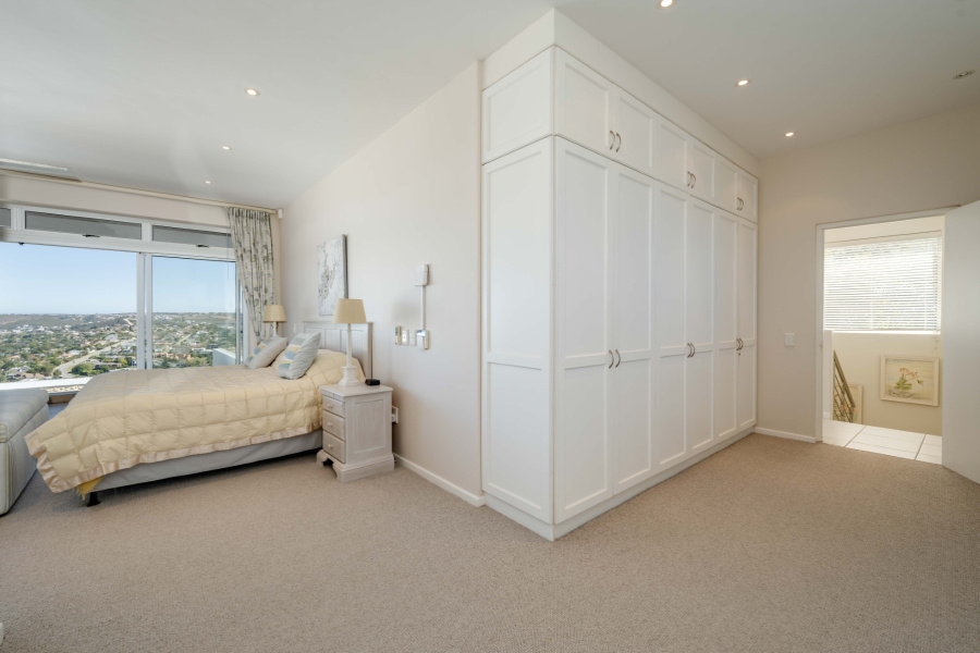 5 Bedroom Property for Sale in Signal Hill Western Cape